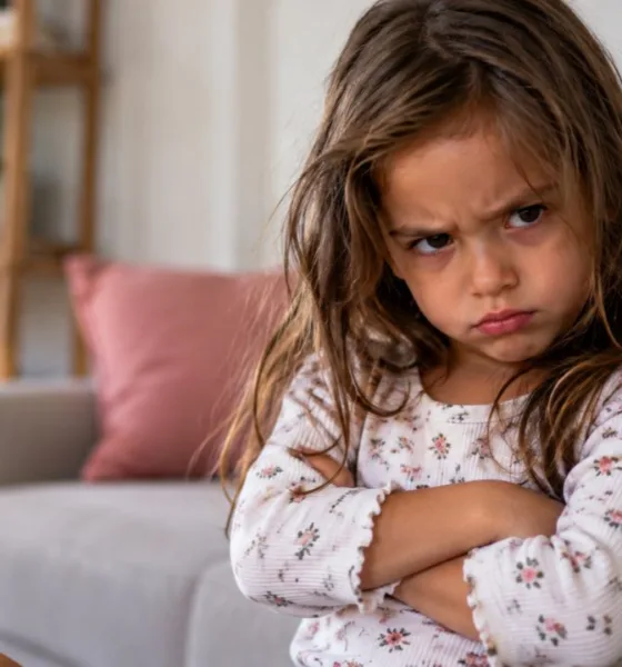 crianca brava - Seu filho te bateu de novo? Psicologia infantil explica a causa e o passo a passo para acalmar a situação