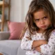 crianca brava - Crianças que desafiam os pais o tempo todo têm uma explicação no comportamento infantil: saiba como lidar sem criar mais atrito em casa