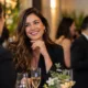 gests mulher reuniao - Sete gestos simples que fazem você ser lembrada em qualquer lugar: o segredo está no controle, não no volume