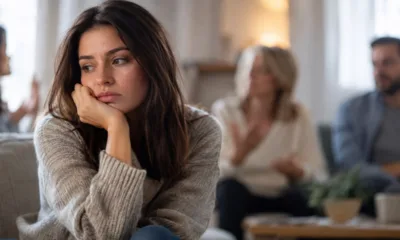 mulher pensativa chateada - Tem gente que já decidiu não gostar de você e nenhum esforço muda isso: psicanálise explica o motivo