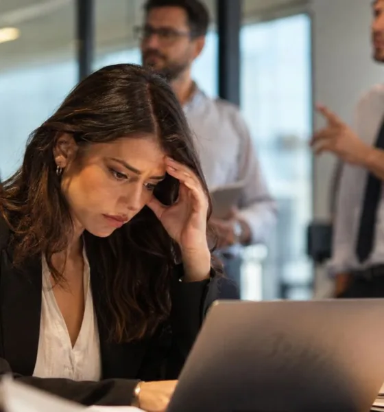 mulher trabalho 1 - Clima masculinizado no trabalho faz mulheres esconderem falhas e evitarem aprender com elas, aponta pesquisa