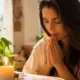 oracao falsidade - Energia pesada por perto? Esta oração para afastar pessoas falsas ajuda a limpar o ambiente e trazer paz para sua rotina
