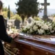 sonhar enterro - Sonhar com enterro tem um significado diferente para cada cena: veja o que muda quando o morto é você mesmo
